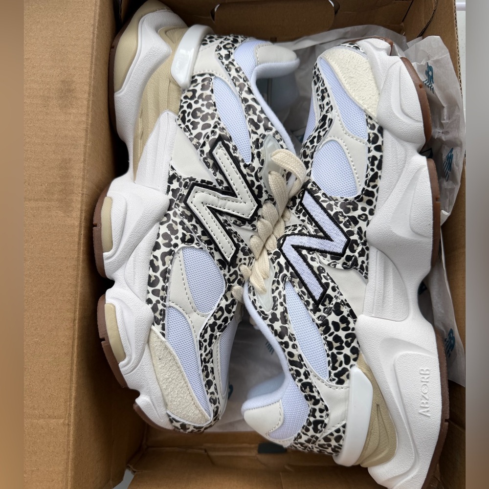 NEW New Balance 9060 sneakers in leopard print size 5 - Picture 2 of 4